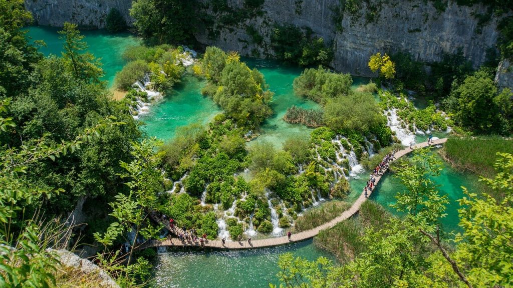 Plitvice Lakes - visit one of the most magnificent parks in Europe